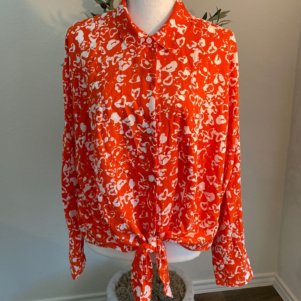 NEW. Nine West ladies blouse tie front